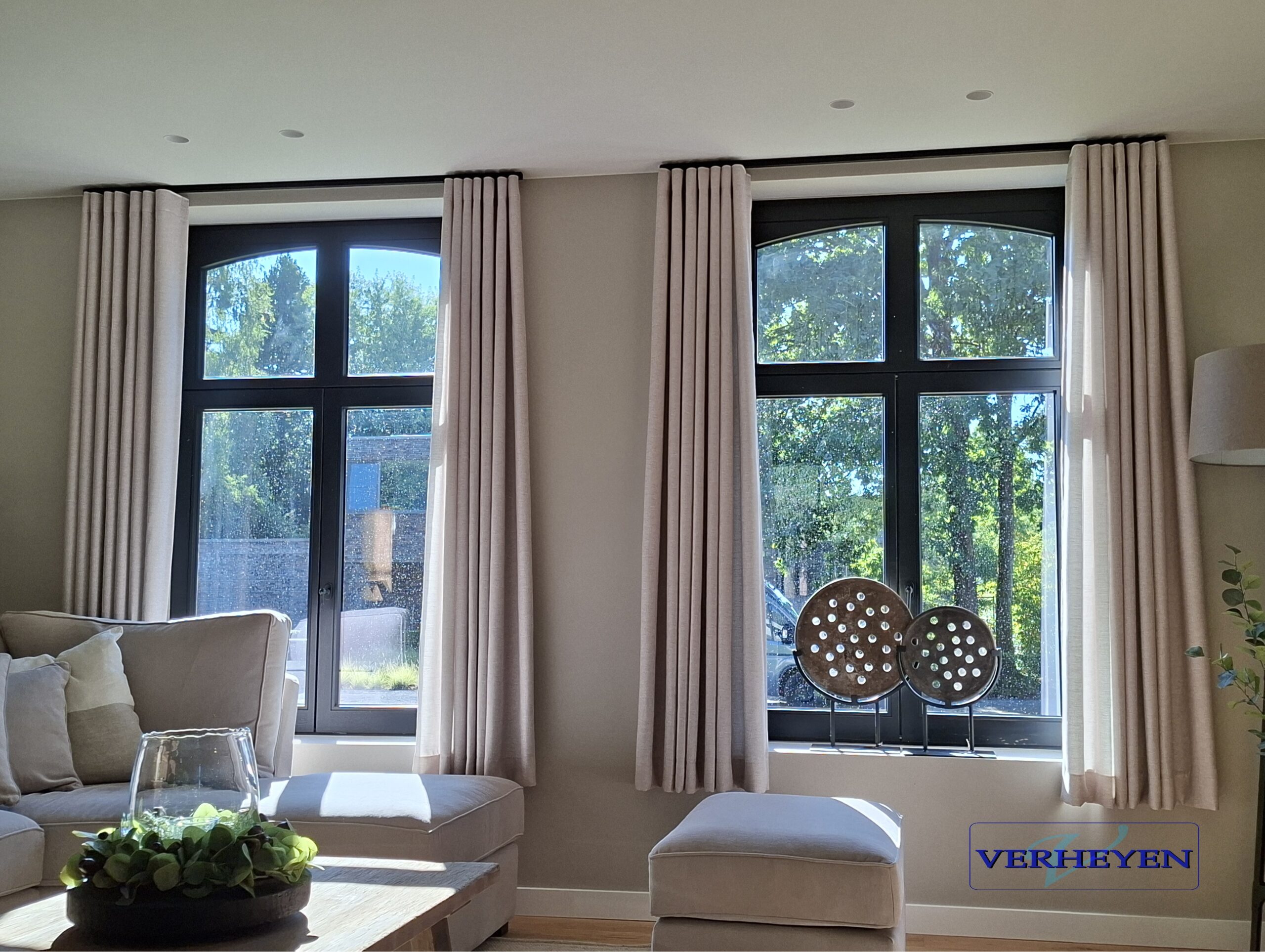 Beige bruine overgordijnen wave Flint met ingeweven  voering isolerend